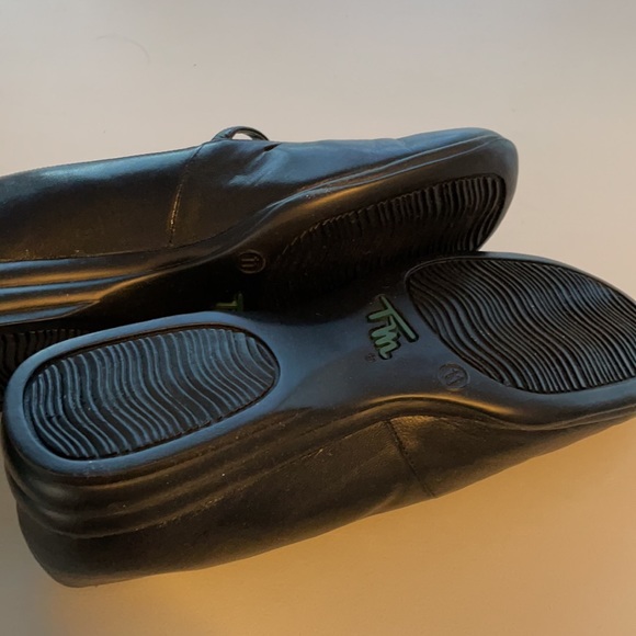 Thom McAn size 11 Black Mary Janes - Picture 8 of 8